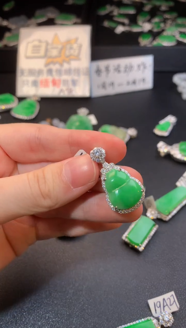 【闪购商品】翡翠颈饰银S925镶嵌翡翠