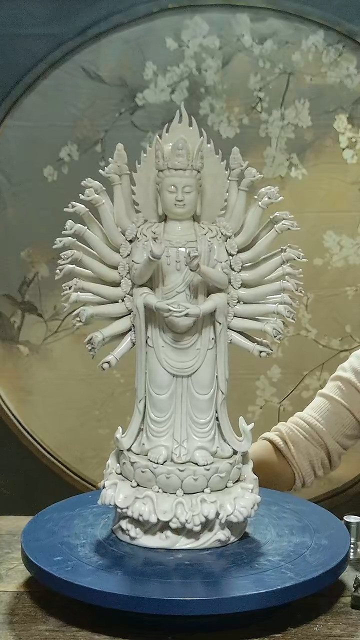 观音德化瓷中国白36臂千手观音，高52公分