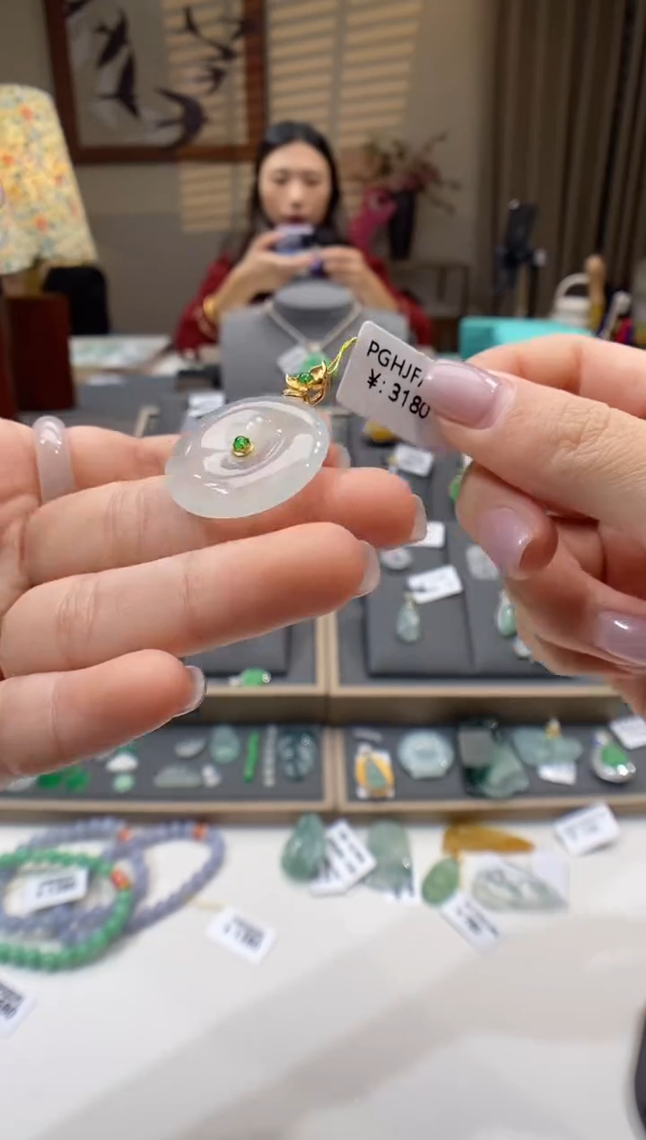 【闪购商品】翡翠颈饰18K金镶嵌平安扣