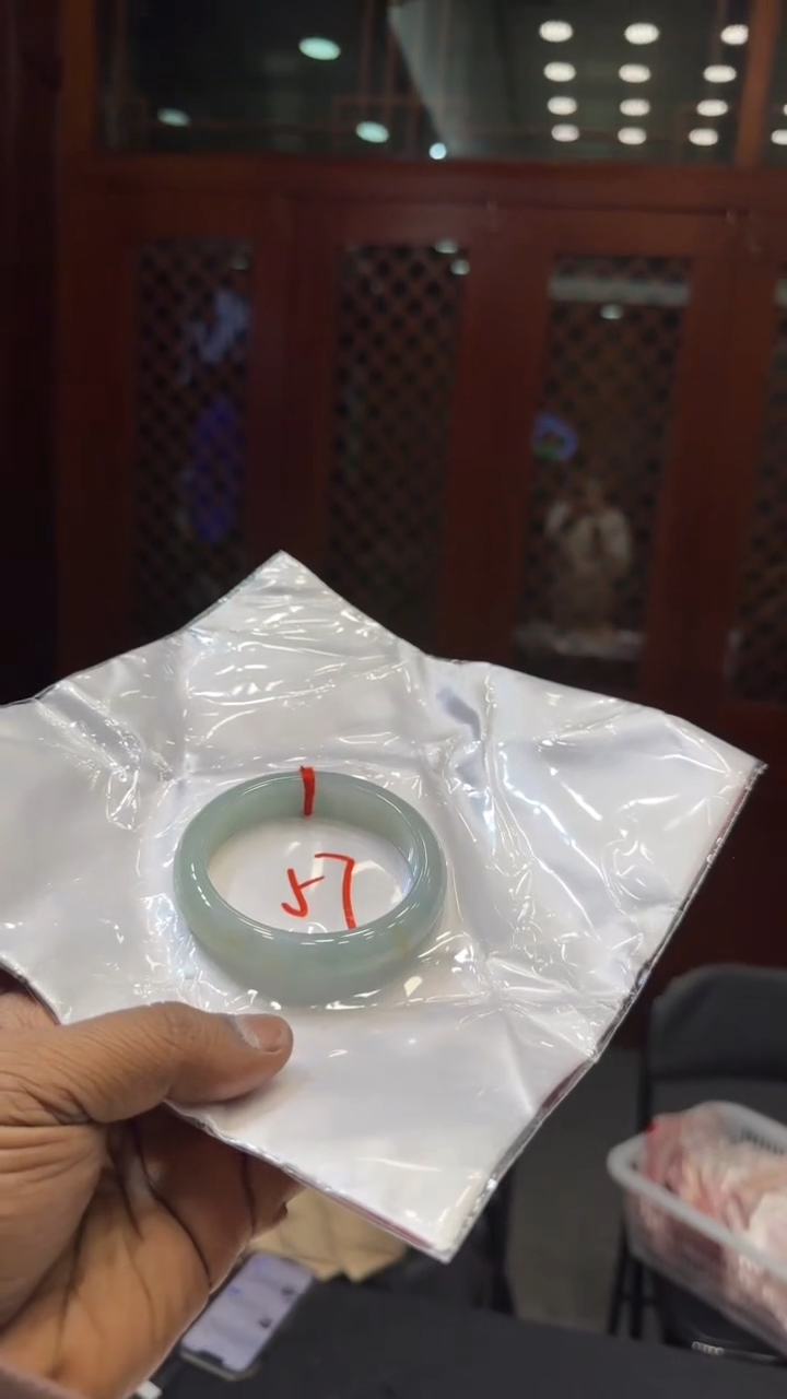 【闪购商品】翡翠手镯未镶嵌手镯