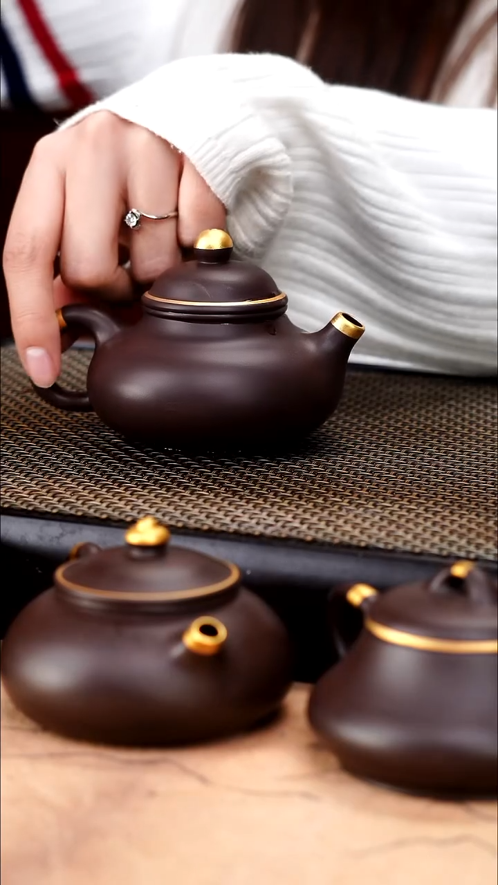 茶壶紫砂四号井茄皮紫泥描金新款容天150cc