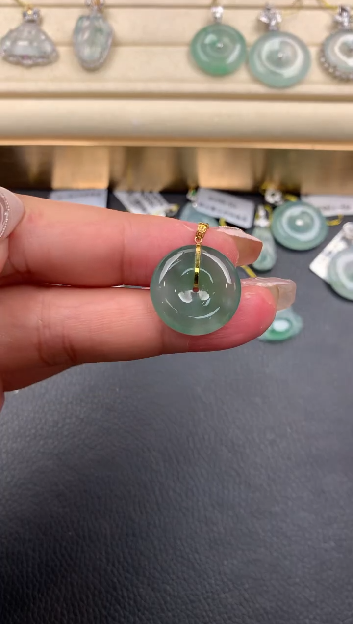 【闪购商品】翡翠颈饰18K金镶嵌D713