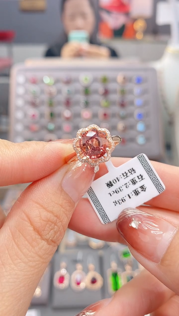 18K金镶嵌戒指碧玺2.39