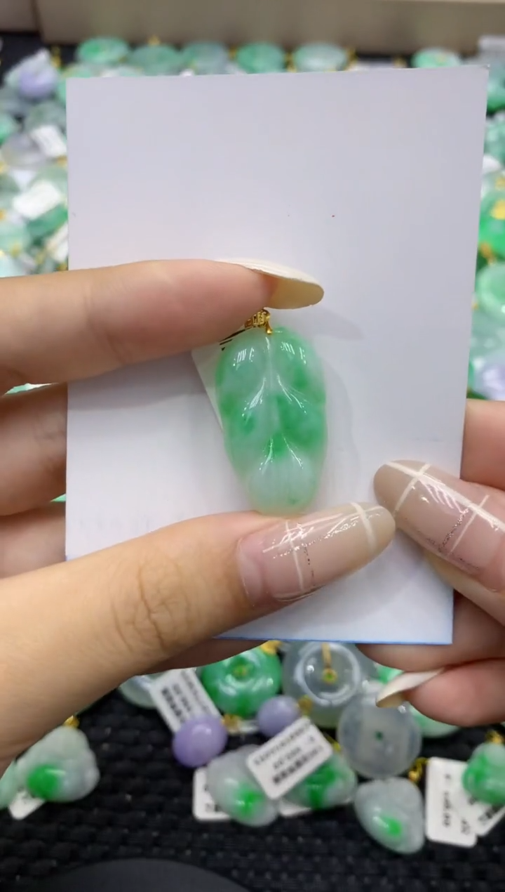 颈饰18K金镶嵌翡翠天然缅甸翡翠A货