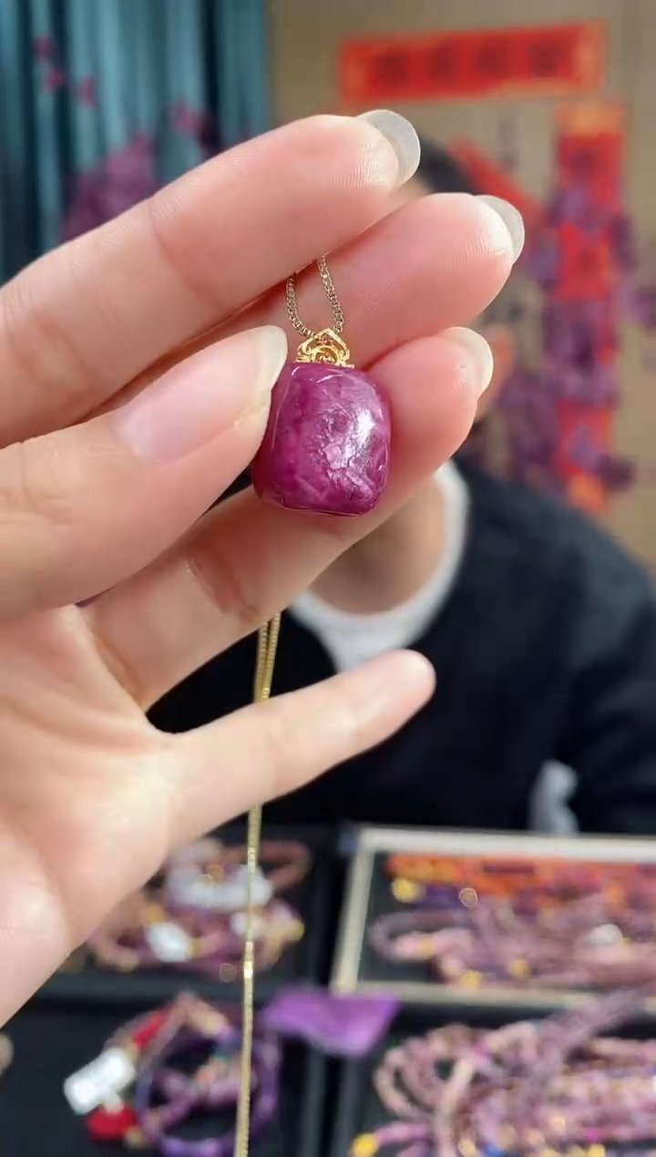 【闪购商品】红宝石吊坠(不含链)18K金镶嵌420多样性发其一
