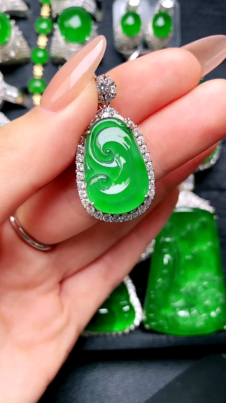 【闪购商品】翡翠吊坠(赠链)银S925镶嵌吊坠