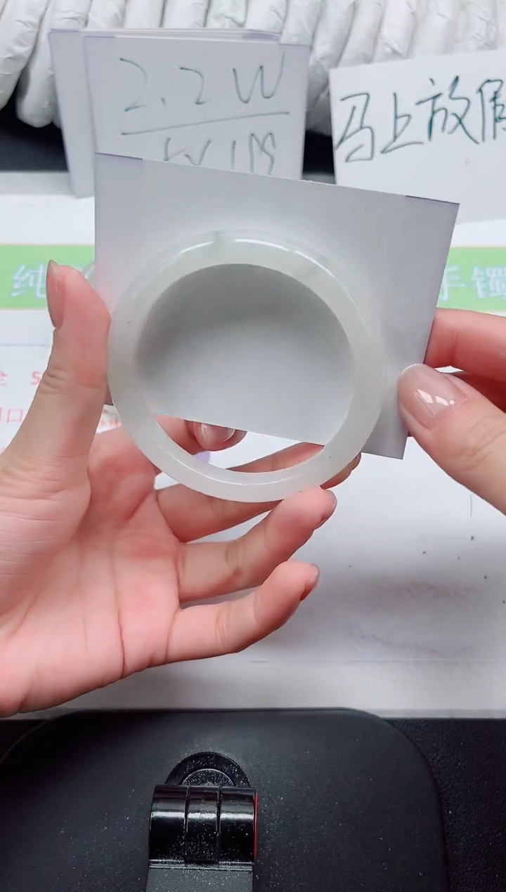 【闪购商品】石英质玉手镯未镶嵌408#56