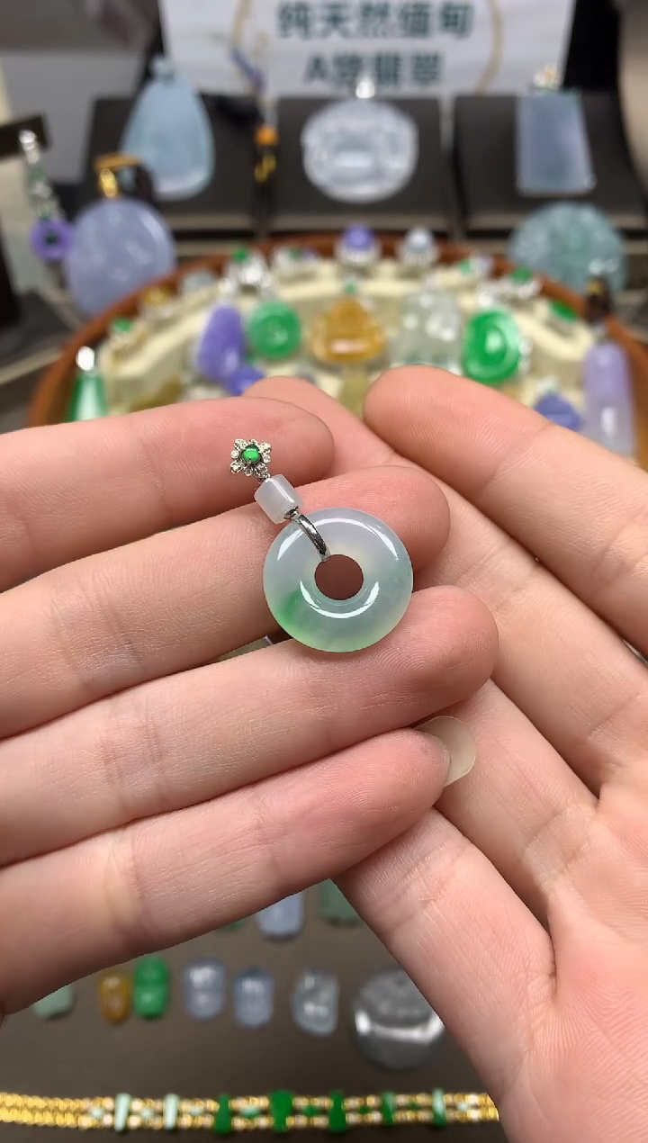【闪购商品】翡翠吊坠(不含链)18K金镶嵌挂件