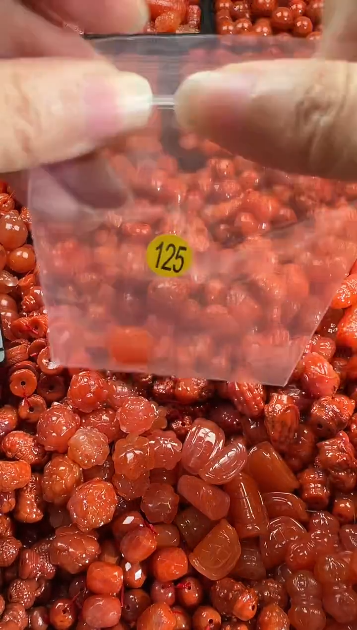 颈饰未镶嵌南红玛瑙1