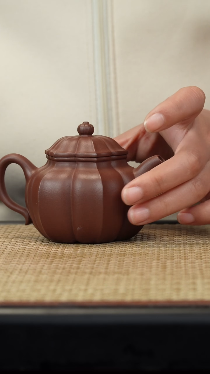 【闪购商品】紫砂茶壶底槽清筋纹莲子140c微瑕