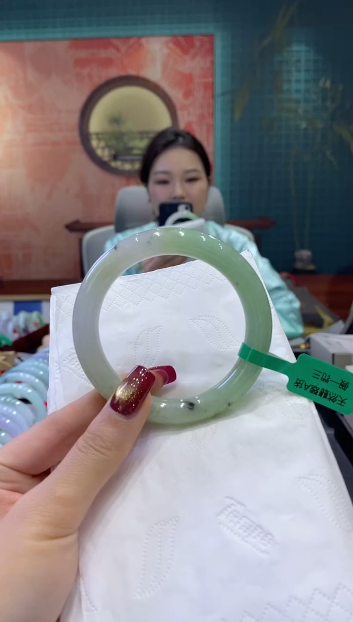 【闪购商品】翡翠手镯未镶嵌多人00205