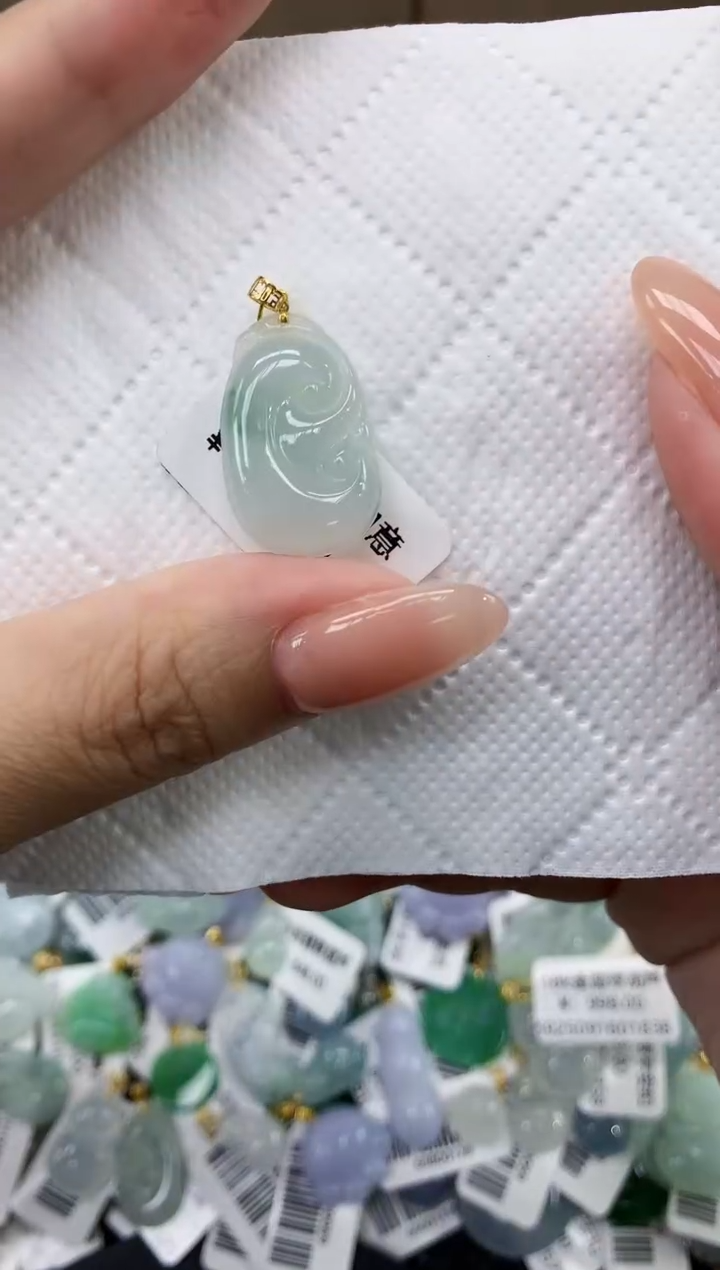 颈饰18K金镶嵌翡翠11111111111