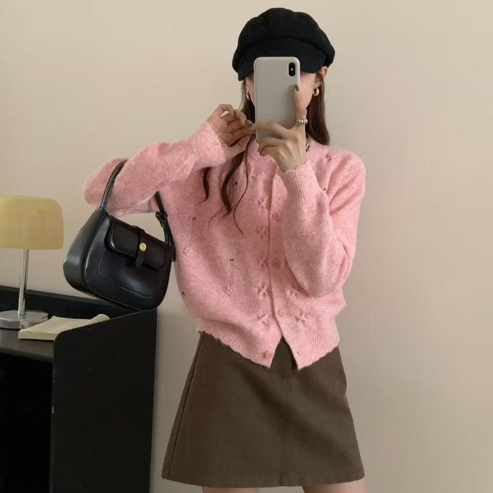 韩系温柔风花朵圆领针织开衫女秋冬新款短款宽松毛衣外套