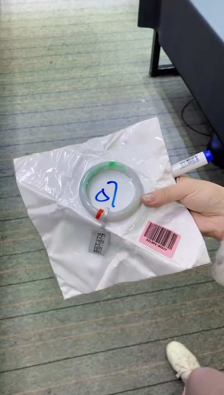 【闪购商品】翡翠手镯未镶嵌              