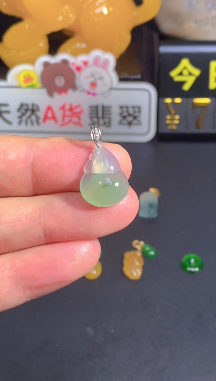 颈饰18K金镶嵌翡翠   