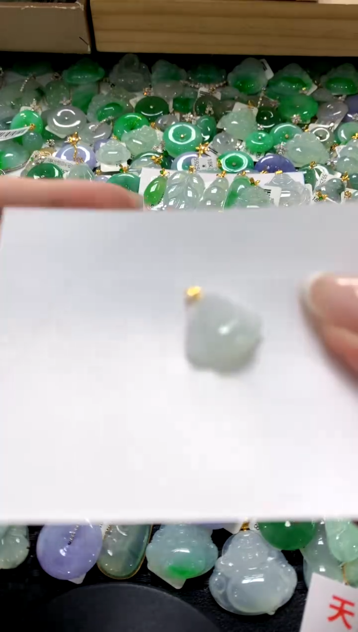 翡翠18K金镶嵌颈饰1111111111111111