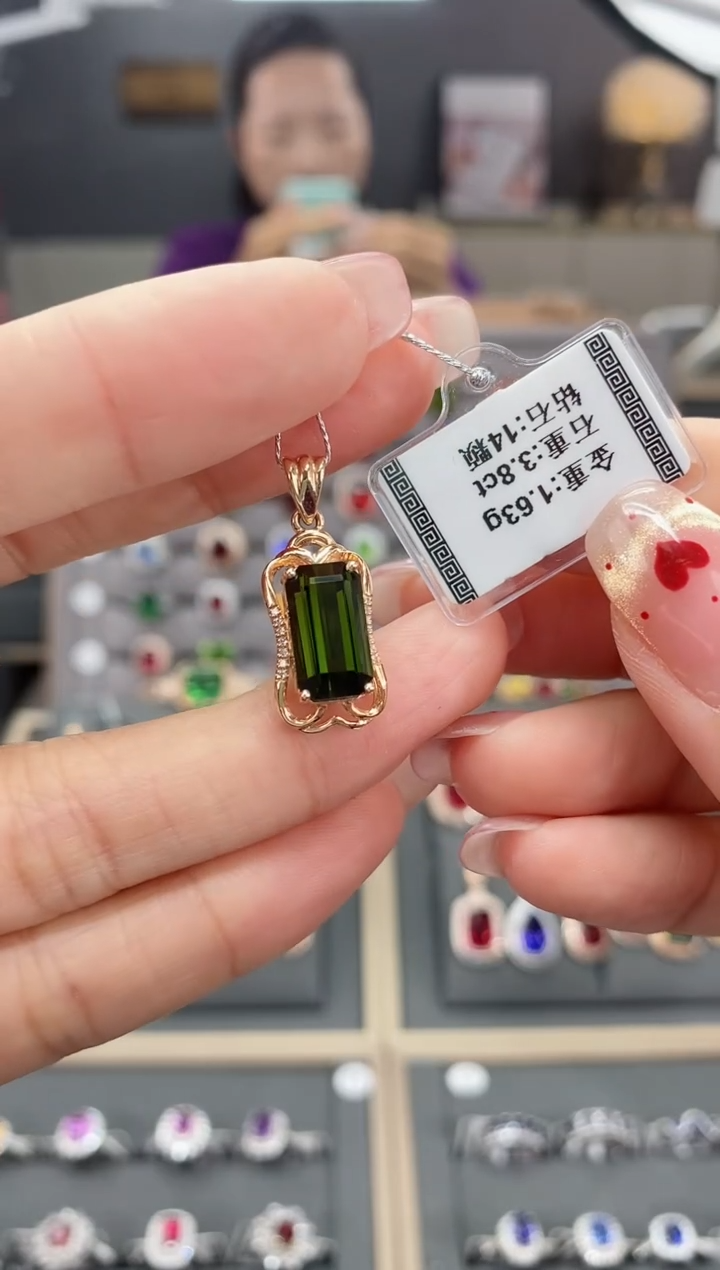 【闪购商品】碧玺颈饰18K金镶嵌3.8  
