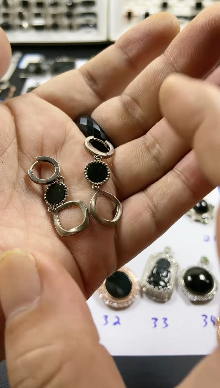 银S925镶嵌翡翠耳饰耳包款