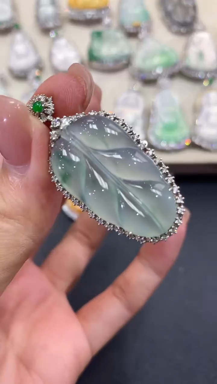 【闪购商品】翡翠吊坠(不含链)18K金镶嵌w47       