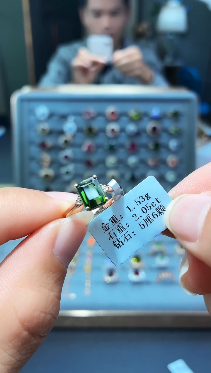 18K金镶嵌戒指碧玺2.05.