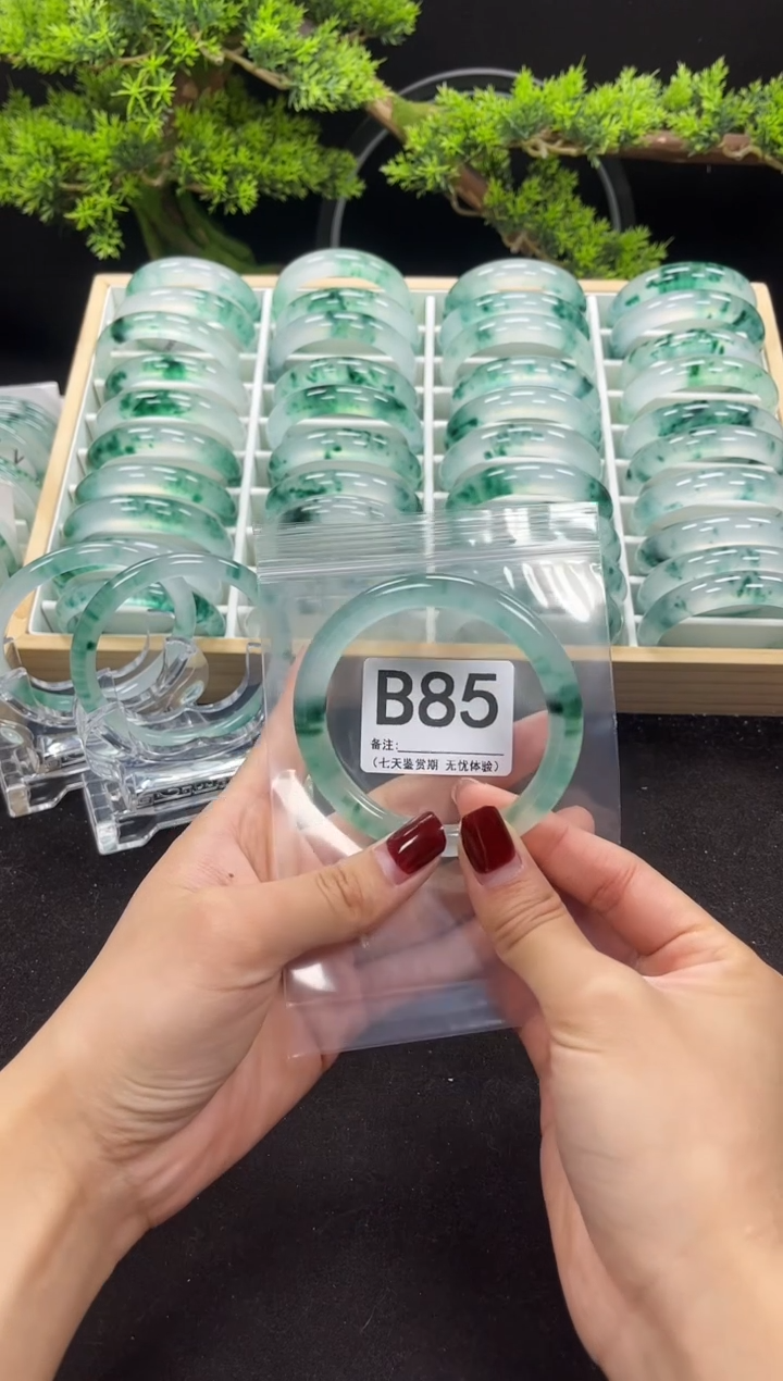 【闪购商品】石英岩玉手镯未镶嵌B85