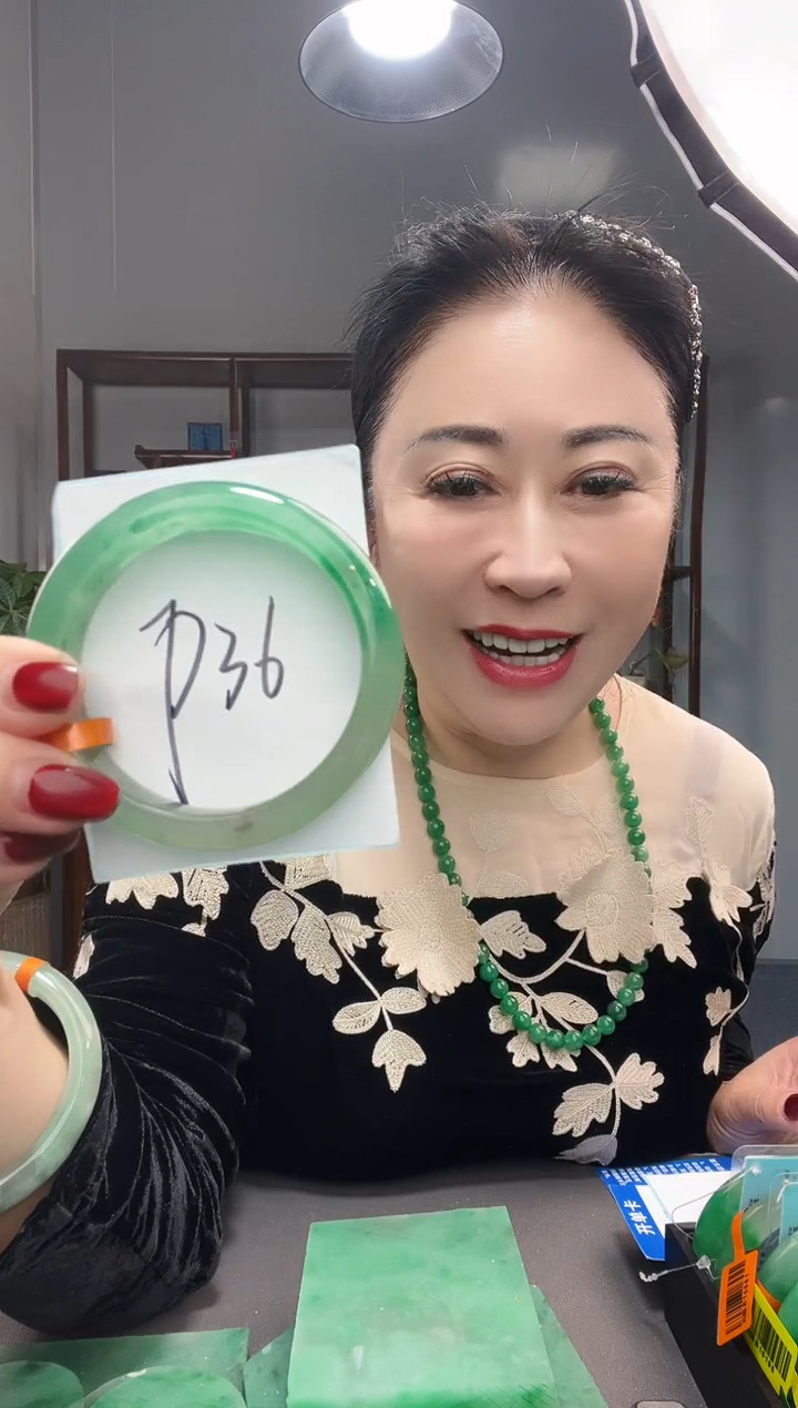 【闪购商品】石英质玉手镯未镶嵌111