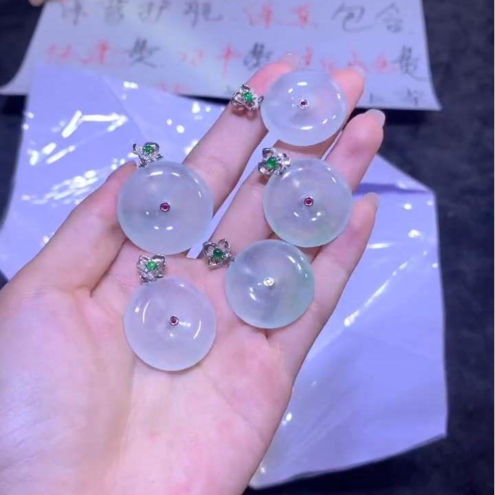 【逍遥】18K天然A货翡翠平安扣吊坠*888/54130001/多样性发/1件