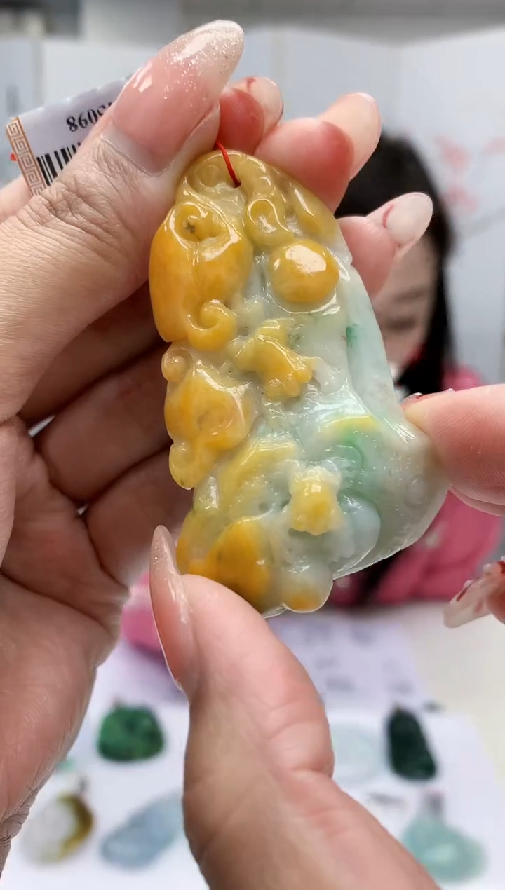【闪购商品】定制翡翠未镶嵌4852MM-毛货挂件161