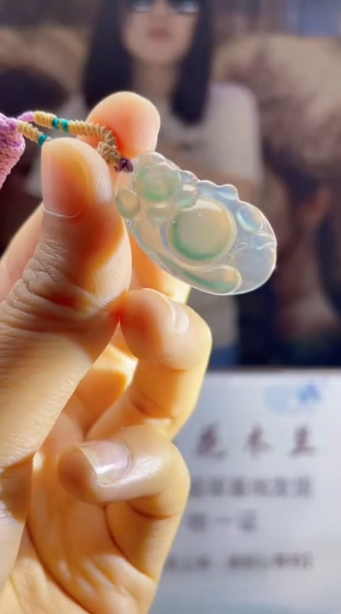 翡翠未镶嵌颈饰      *17