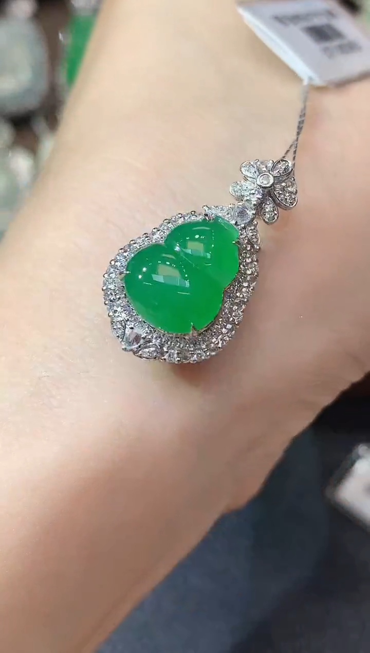 吊坠(不含链)18K金镶嵌翡翠C37