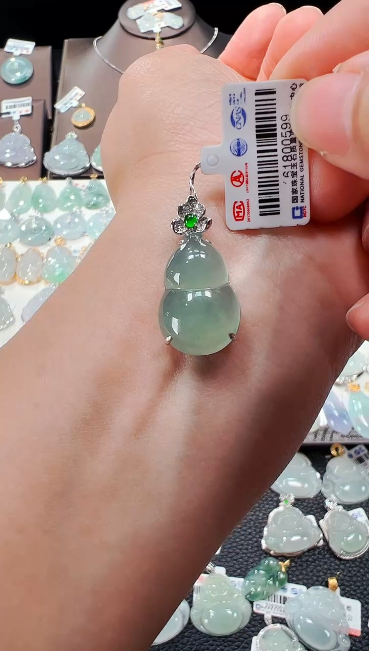 【闪购商品】翡翠吊坠(不含链)18K金镶嵌葫芦吊坠599