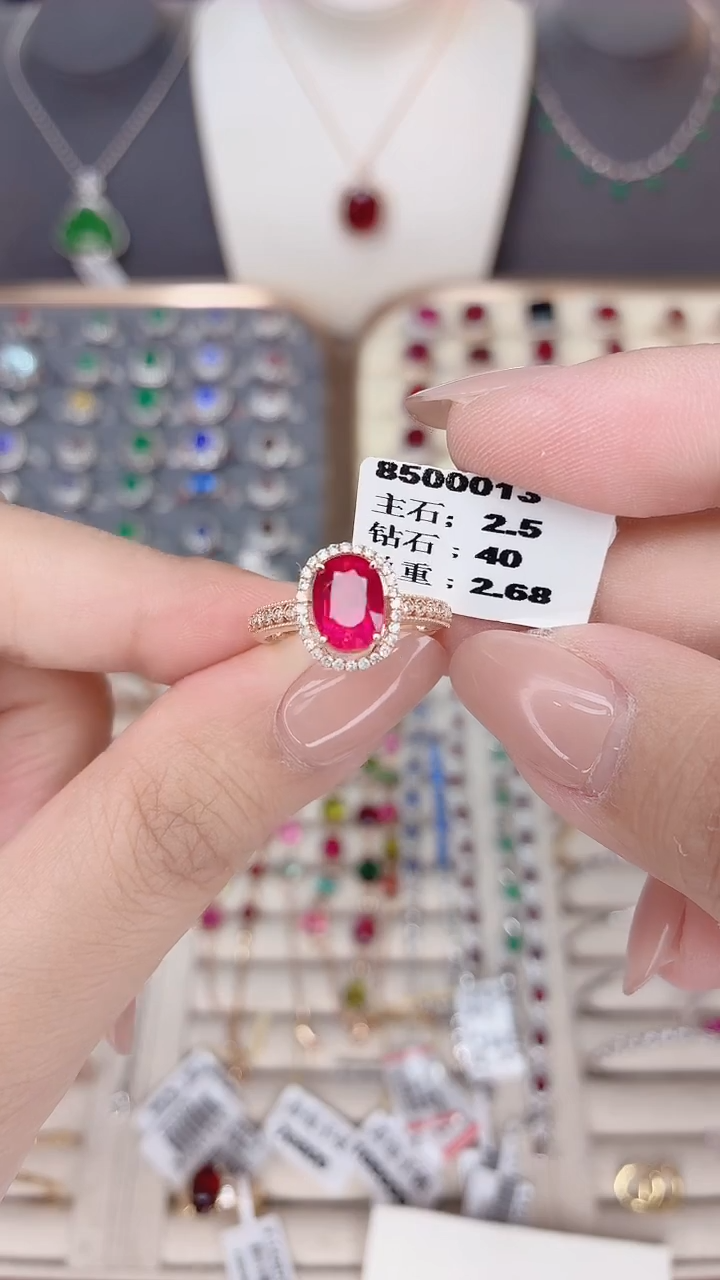 18K金镶嵌碧玺戒指碧玺2.5CT