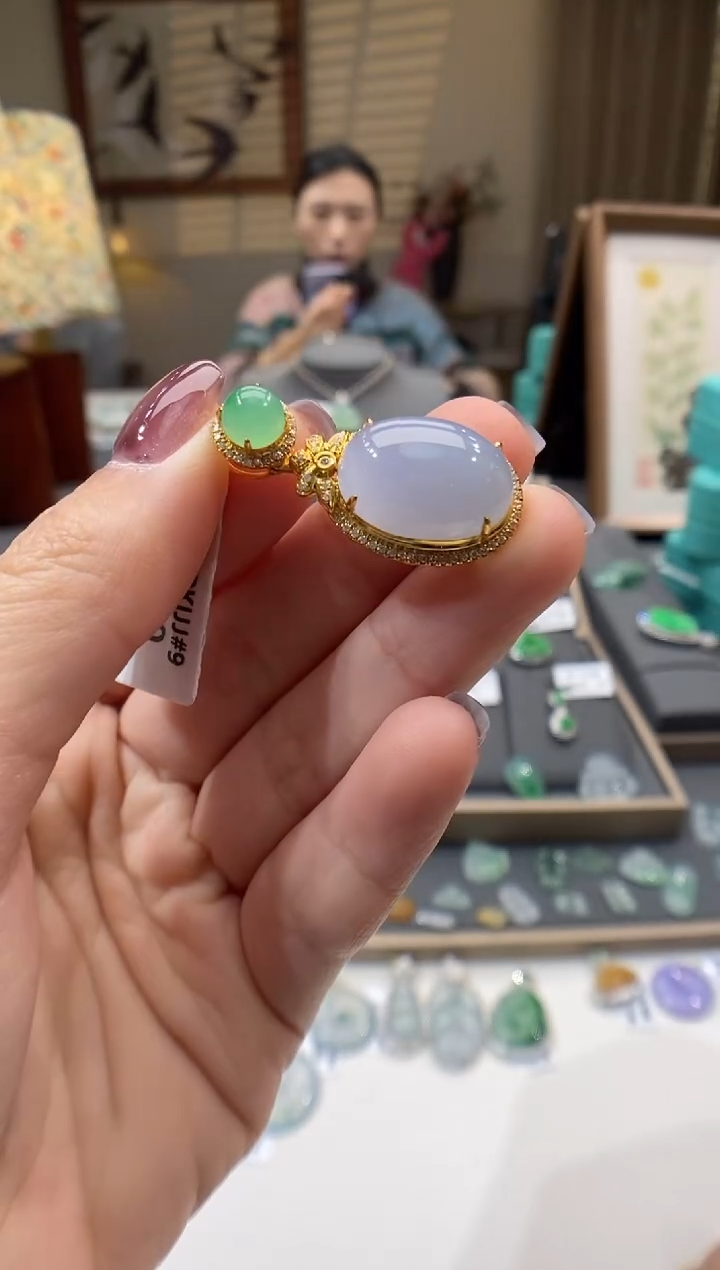 【闪购商品】翡翠颈饰18K金镶嵌蛋面