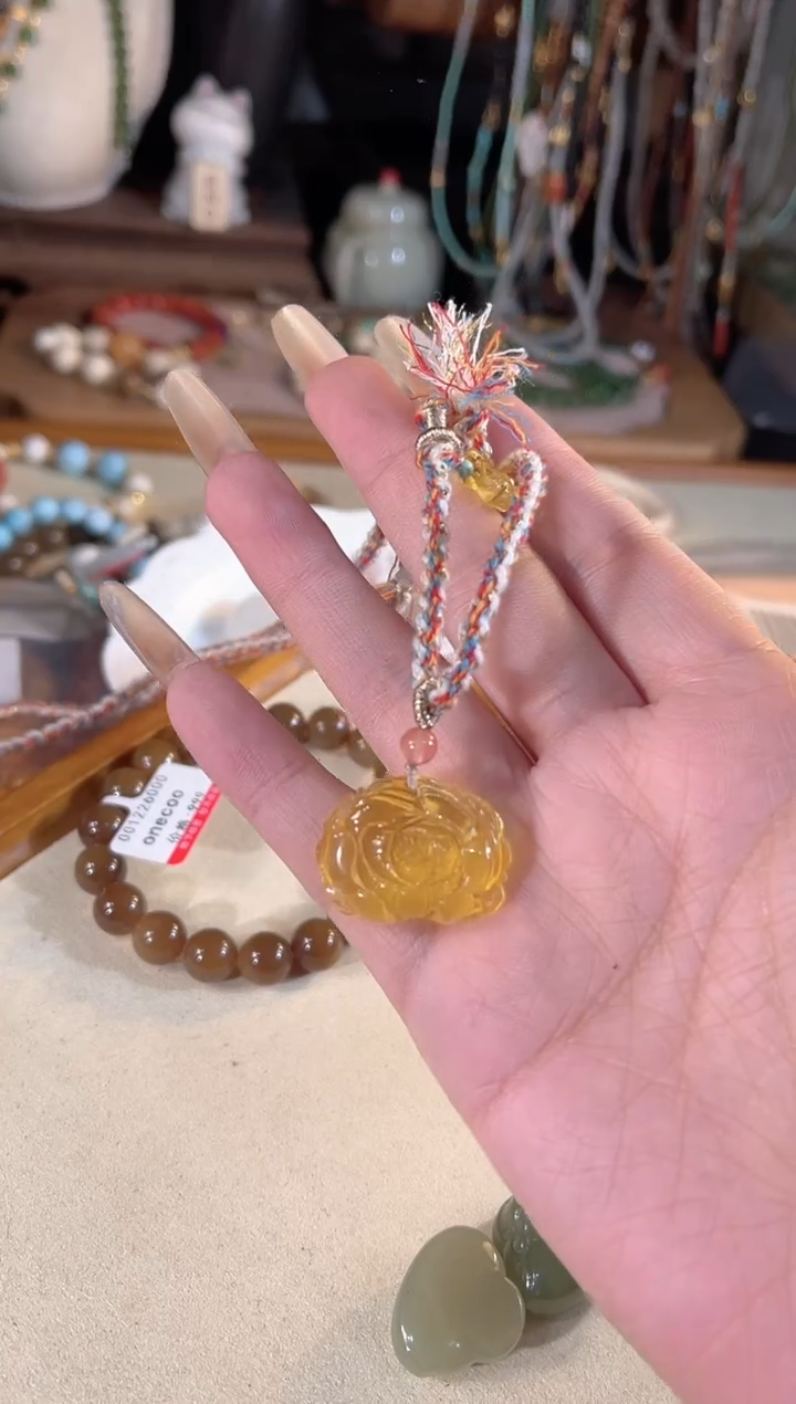 【闪购商品】琥珀颈饰未镶嵌多样性发货其一