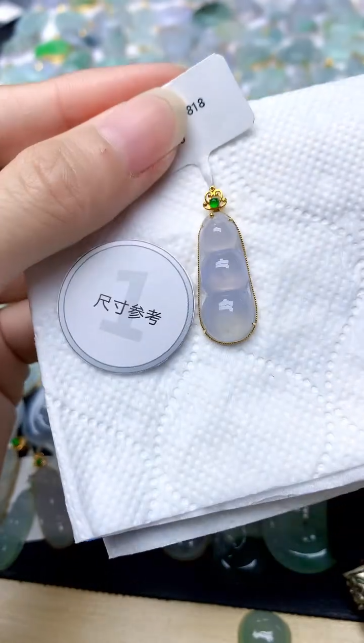 颈饰18K金镶嵌翡翠天然A货翡翠