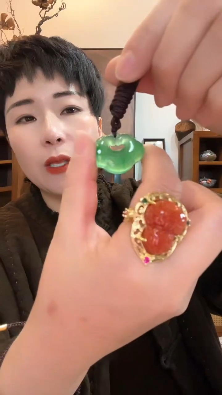 吊坠(赠链)未镶嵌翡翠725