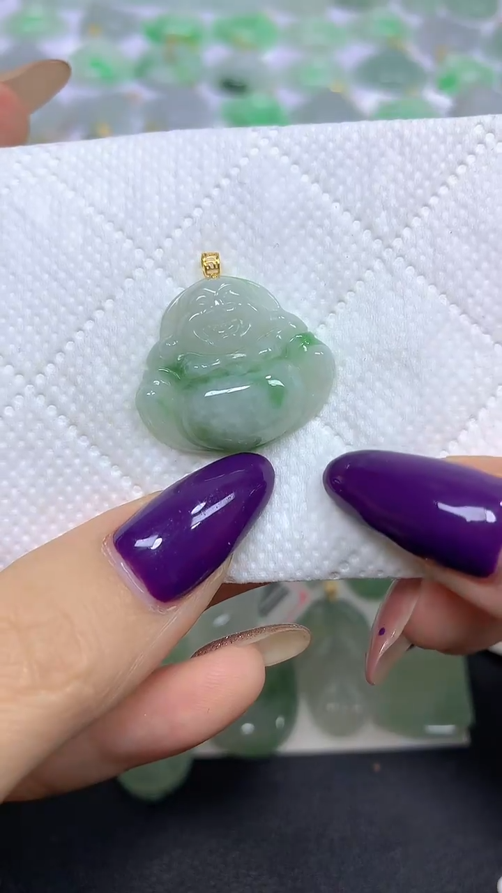 颈饰18K金镶嵌翡翠 