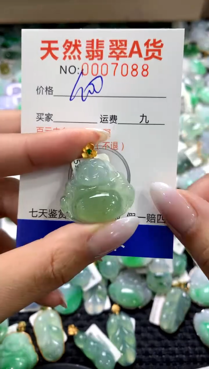 颈饰18K金镶嵌翡翠1