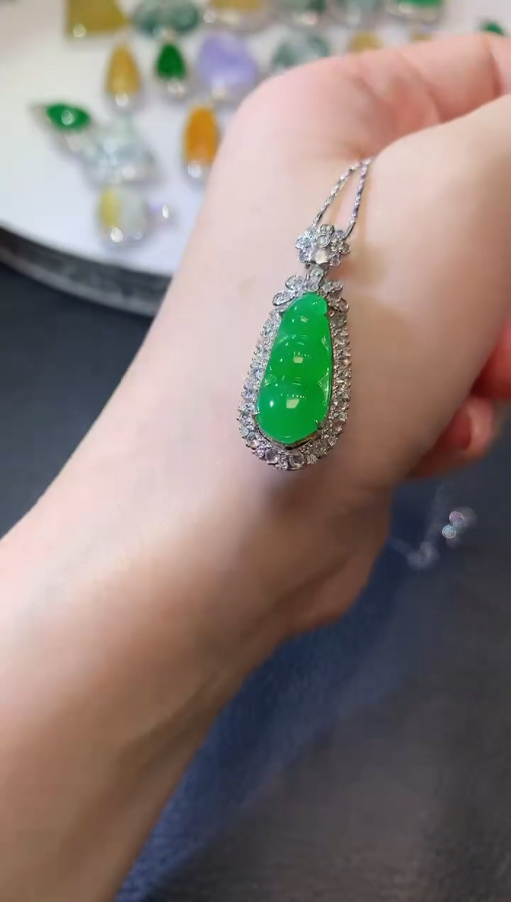 【闪购商品】翡翠吊坠(不含链)18K金镶嵌C14 