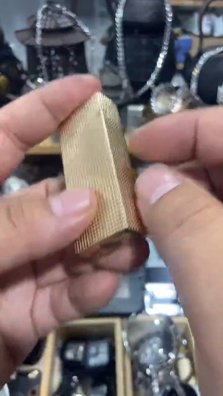 瓷片闪购商品  如图所示