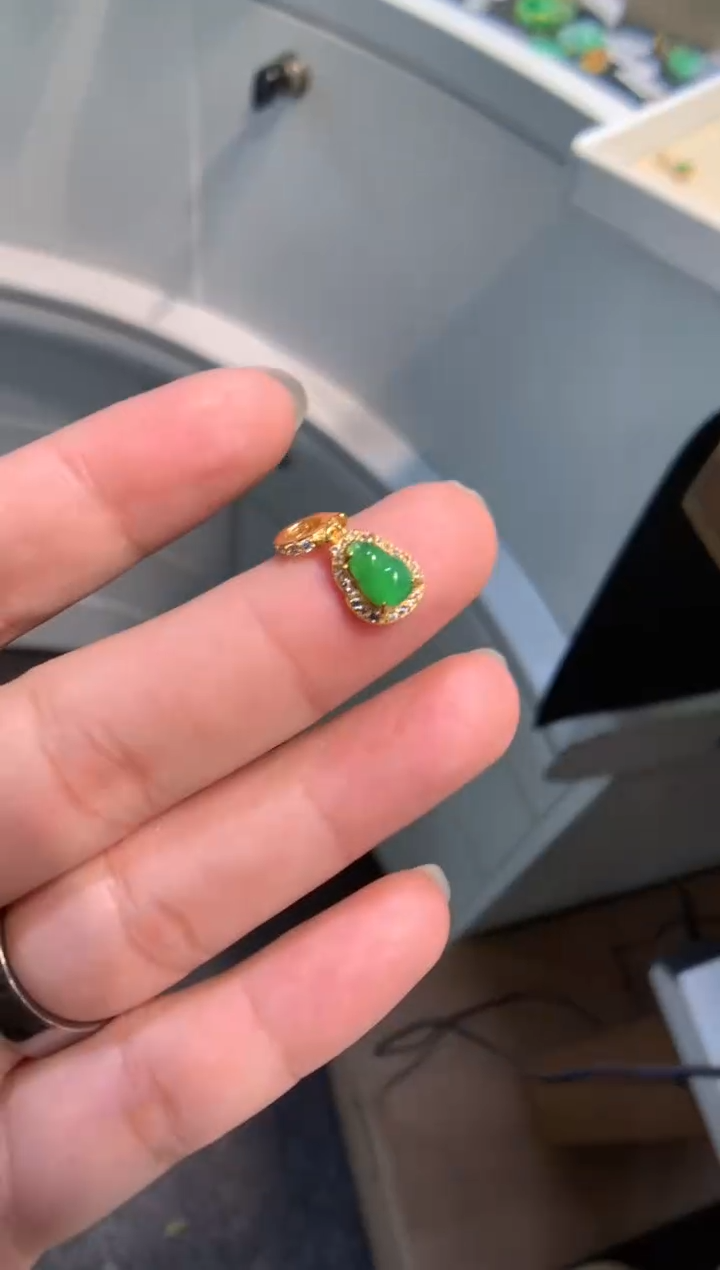 颈饰银S925镶嵌翡翠V***a葫芦