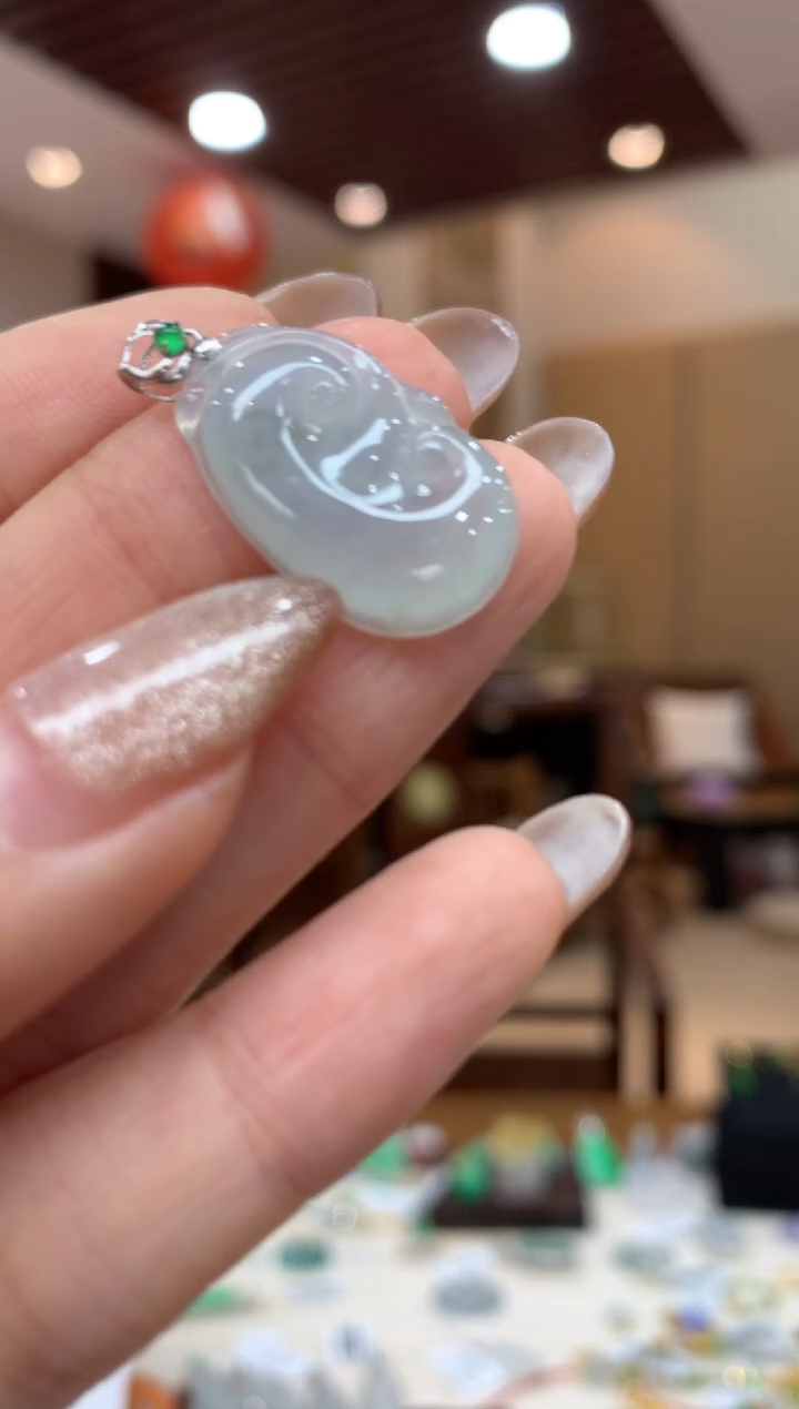 吊坠(不含链)18K金镶嵌翡翠如意