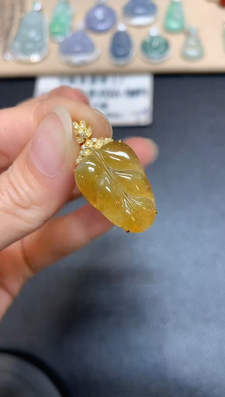 【闪购商品】翡翠颈饰18K金镶嵌树叶【无服务费