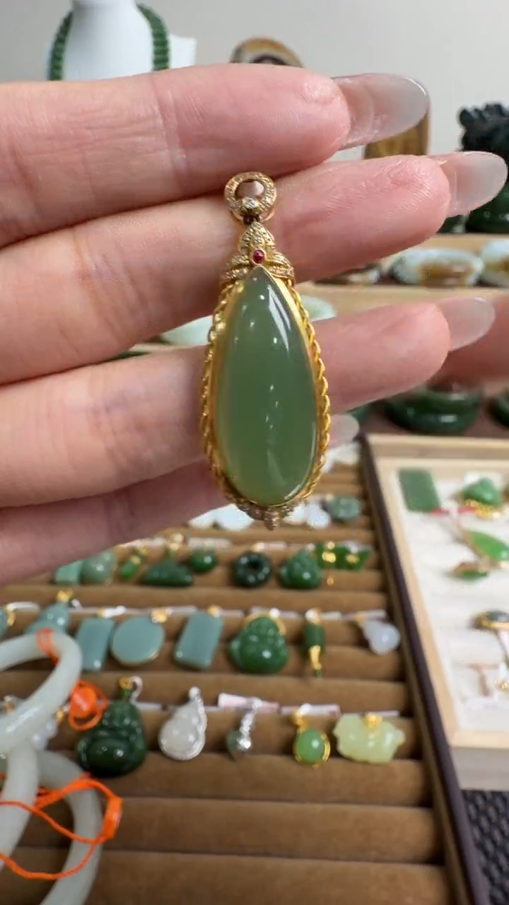 颈饰未镶嵌和田玉挂件