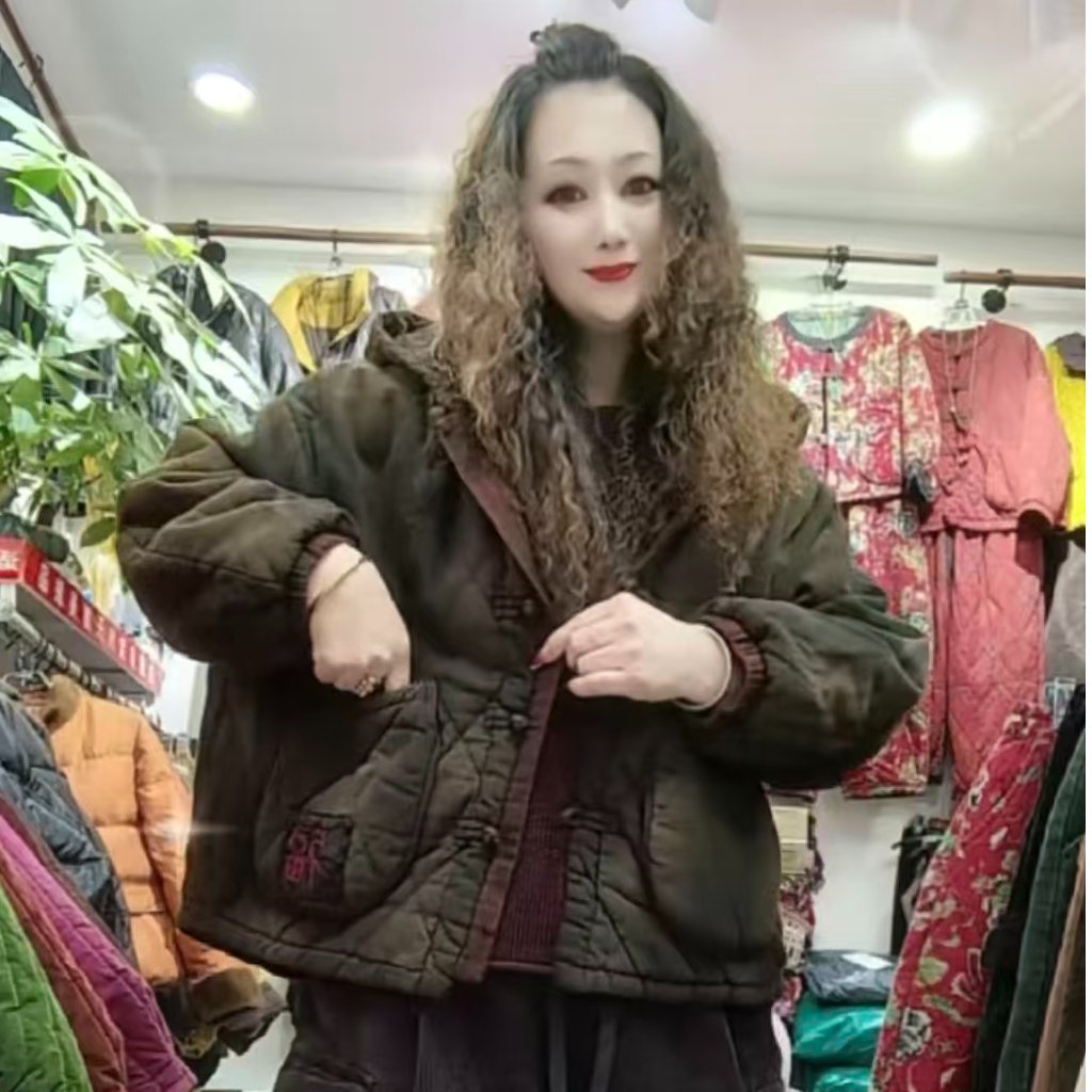 【依然美】连帽高级暖暖升级软化轻热舒暖时尚燕尾炒色棉服