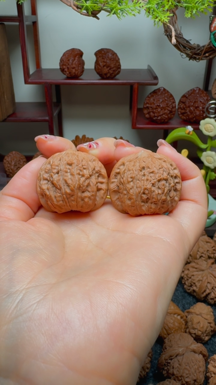 【闪购商品】文玩核桃把件血麒麟35尺货头