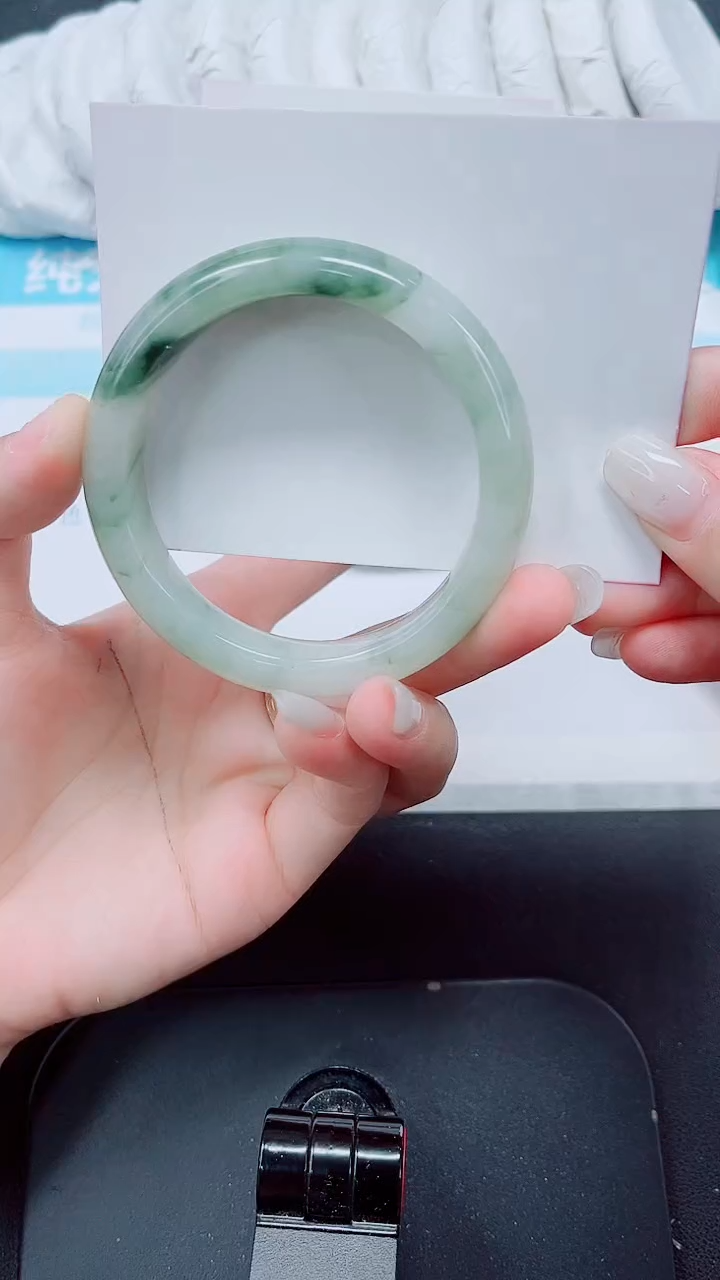 石英质玉手镯未镶嵌84/56