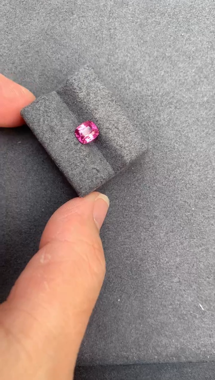 【闪购商品】彩色蓝宝石裸石未镶嵌1ct帕帕拉恰