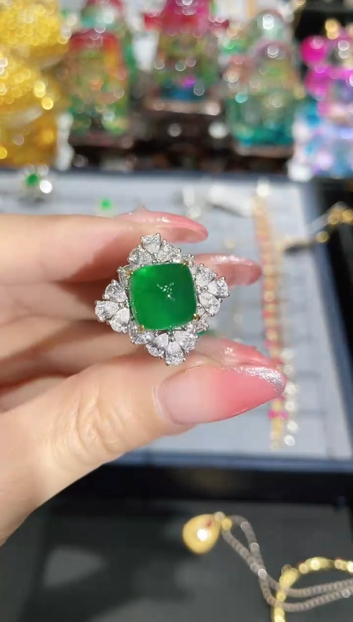 18K金镶嵌戒指祖母绿戒指