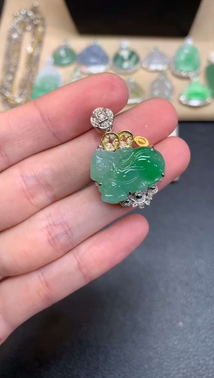 【闪购商品】翡翠颈饰18K金镶嵌马【无服务费】